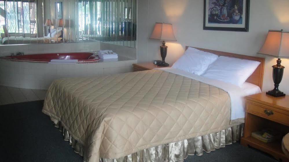 7 Days Inn Niagara Falls מפלי הניאגרה מראה חיצוני תמונה